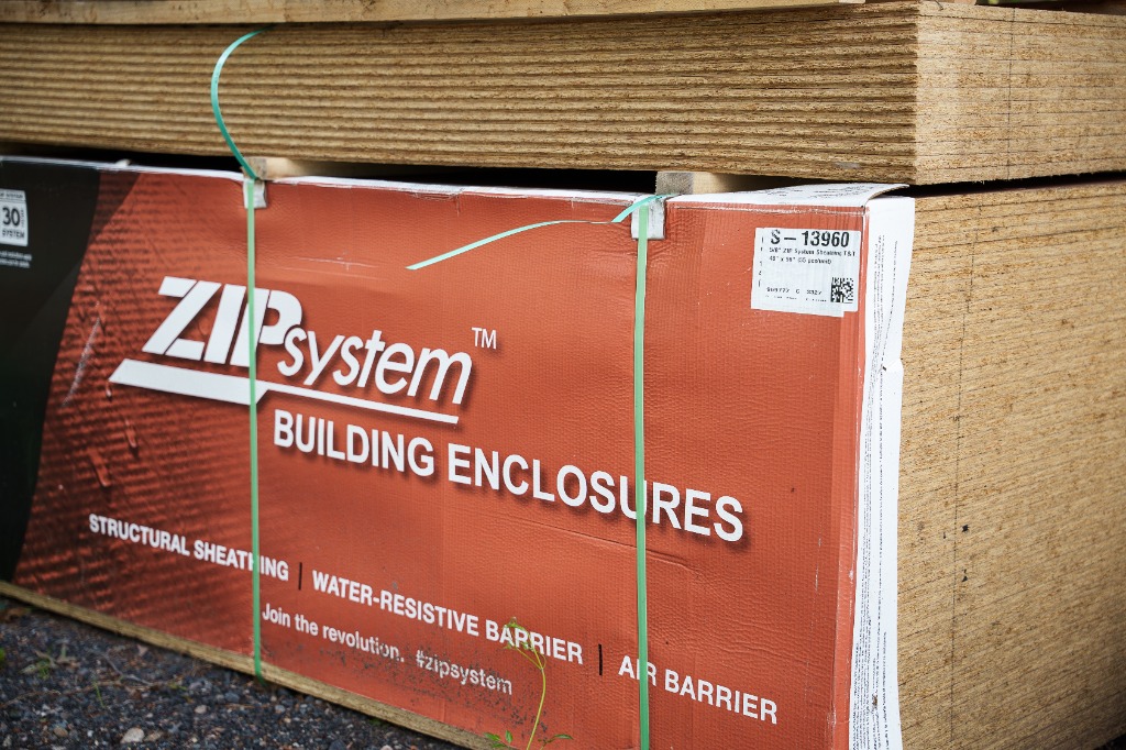 ZIP System 5/8 T&G structural roof and wall sheathing panel bundle